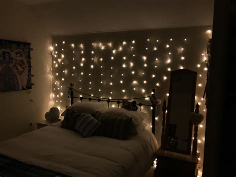 30+ Cozy Fairy Lights Bedroom - DECOOMO