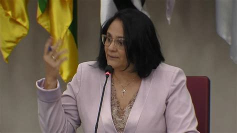 Vídeo Ministra Damares diz que meninas são diferentes fisicamente e