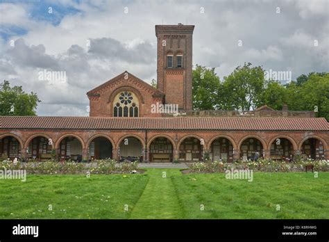 Golders green crematorium hi-res stock photography and images - Alamy