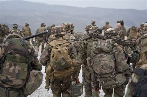 Section d infanterie arrivant sur le camp armée de Terre infanterie