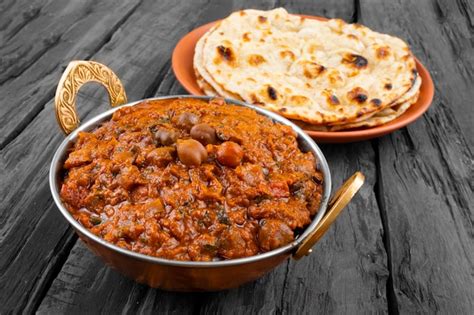 Premium Photo Indian Cuisine Chana Masala Served With Tandoori Roti