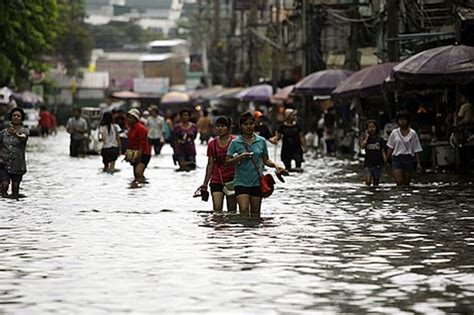 Bangkok Flooding Sparks Exodus As Residents Flee Rising Waters Daily