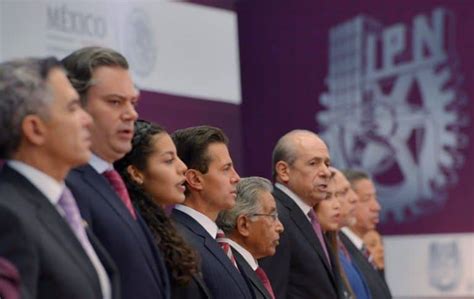 Epn Entrega Presea L Zaro C Rdenas Del Ipn Mentepost