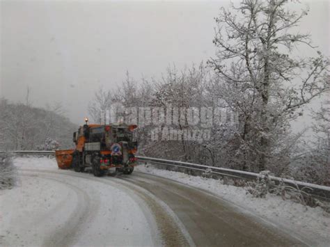 Neve Su Strada Chiuso Il Valico Di Forca Caruso E Aperti Centri