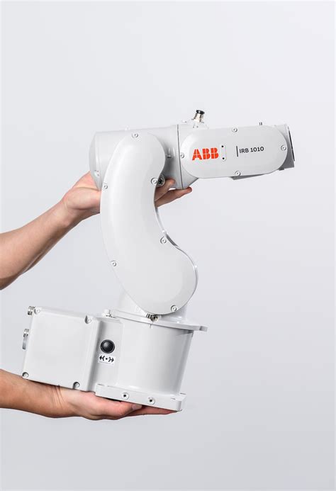 ABB presenta il più piccolo robot industriale con carico utile e