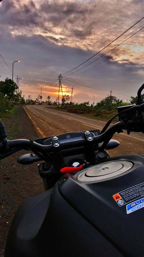 Biker Photography Friend Poses Photography Bike Pic Bike Photo Fz