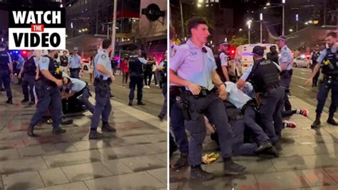 Tense Moment Cops Arrest Man On George St Sydney And Pepper Spray