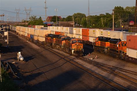 The Last Remaining Light An Inbound Intermodal Train Eases Flickr