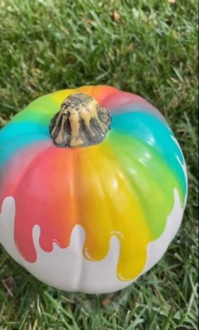 Acrylic paint pumpkins - Craftionary