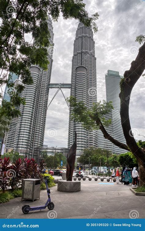 Daytime Architecture Building Scene Of The Famous The Malaysian