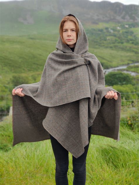 Irish Woven Wool Hooded Ruana Wrap Cape Cloak Arisaid Grey Bronze