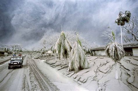 Haunting Photographs From The Aftermath Of The 1991 Eruption Of Mount