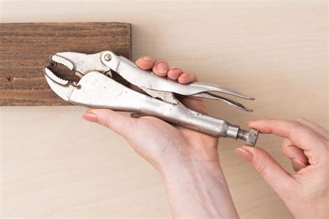 How To Remove A Rusted Screw 3 Ways