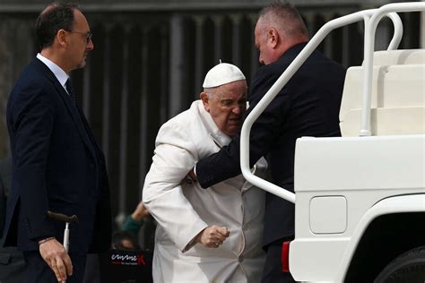 Papa Francesco In Ospedale Per Un Infezione Respiratoria Resta