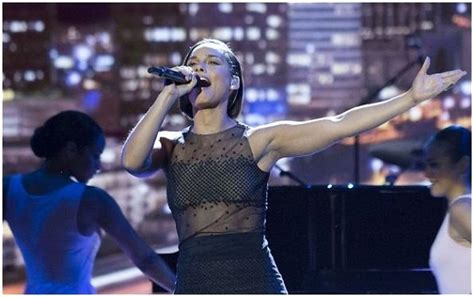 Performance Alicia Keys Chante Brand New Me Au Gala Royal Variety