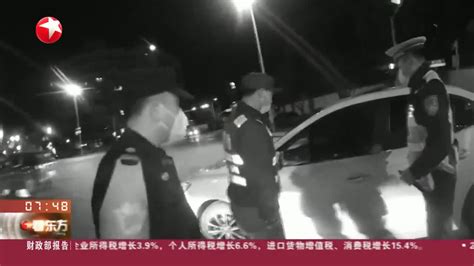 上海青浦：轿车司机昏厥车内 民警果断破窗救人 千里眼视频 搜狐视频