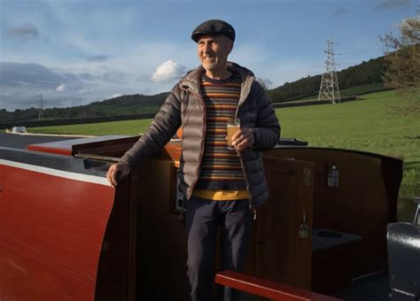 Stan Cullimore Reviews His Widebeam Boat Holiday On The Leeds