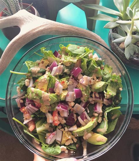 Quick And Easy Dinner 🥬🥑🍅🥗⠀ ⠀ Recipe ⠀ •romaine ⠀ •spinach ⠀ •tomato