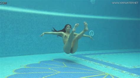 Sazan Cheharda Sexy Naked Swimming Tube