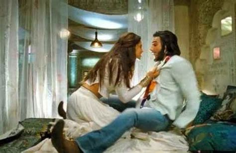 HOT WALLPAPERS WORLD Deepika Padukone Ranveer Singh Steamy Hot Scene