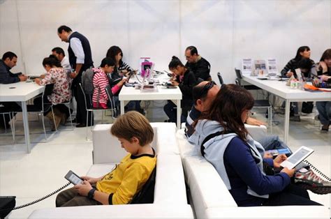 Recorrida Por La Feria Internacional Del Libro De Buenos Aires Foto