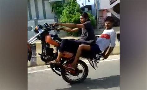 Video: Minors, Without Helmet, Wheelie Motorcycle On Road. They Crashed