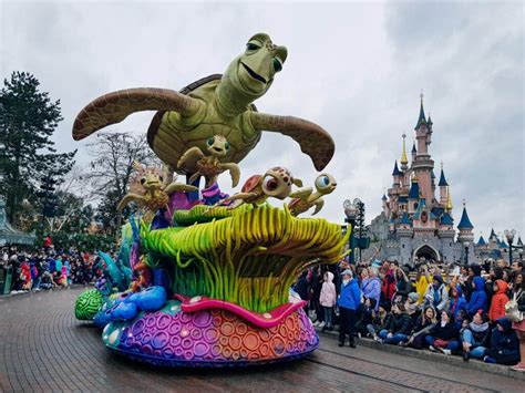 The Show Disney Stars On Parade At Disneyland Paris • Daniela Santos Araújo