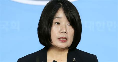 태세전환 윤미향 딸 김복동 장학금 의혹에 허위 주장