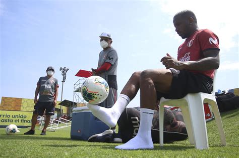 Jefferson Farfán Y Raúl Ruidíaz Continúan Su Preparación En La Videna Galería Fotográfica