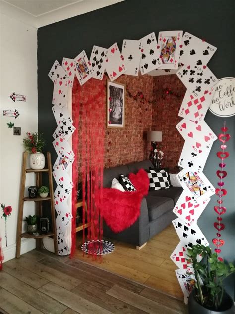 Alice In Wonderland Party Queen Of Hearts Room In Alice In