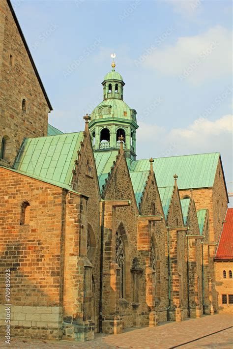 Hildesheimer Dom Vierungsturm Und Seitenkapellen Stock Photo Adobe Stock