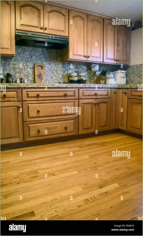 Pictures Of Oak Cabinets With Granite Countertops - Cabinets : Home ...