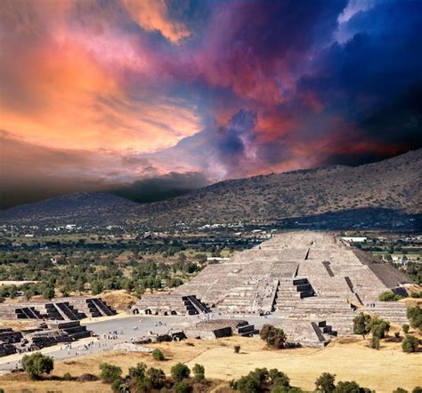 Pirámide de la luna teotihuacan méxico Foto Premium