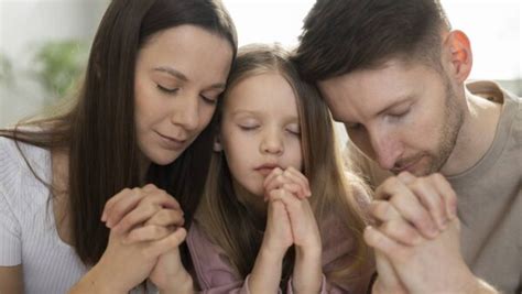 Ora O Poderosa Para Colocar A Fam Lia Nas M Os De Deus