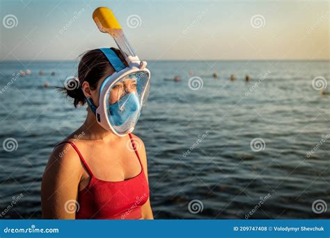 Woman In Full Face Snorkeling Mask Stock Photo Image Of Bikini Equipment