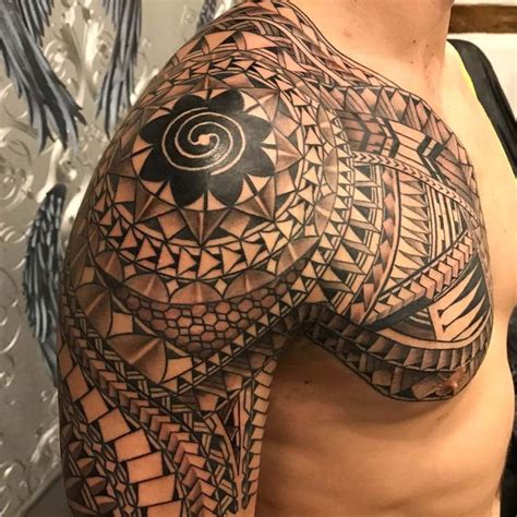 Le tatouage maori traditionnel connu sous le nom de tā moko a