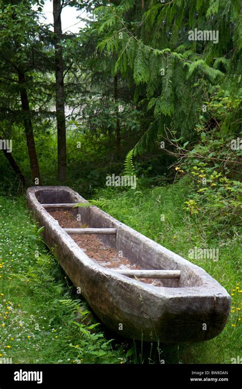 Dugout canoe hi-res stock photography and images - Alamy