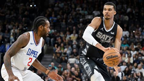 Kawhi Leonard Leads Clippers Past Spurs Amid Boos That Prompt Popovich