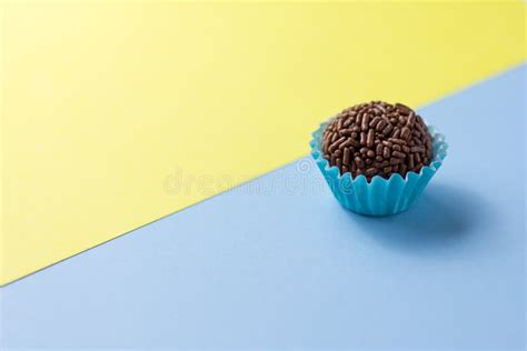 Brigadeiro Es Una Trufa De Chocolate Del Brasil Cacao Y Sprinkl Foto De