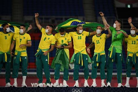 Equipo Brasileño De Fútbol Criticado Por No Usar Uniforme Olímpico En