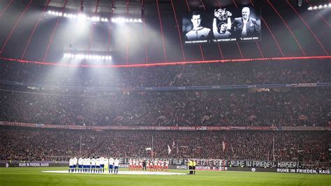 Bayern Múnich rindió homenaje a Franz Beckenbauer antes de superar al