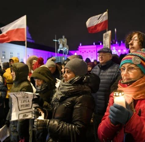 Justiz EU Kommission tagt zu Justiz Streit mit Polen und möglichem