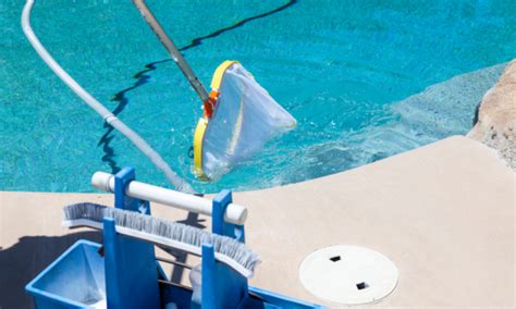 GUIDA COMPLETA ALLA MANUTENZIONE ESTIVA DELLA PISCINA