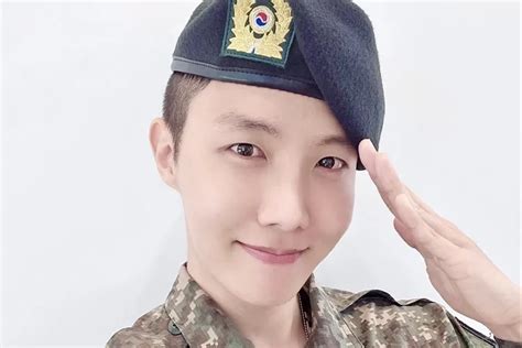 Unggah Foto Militer Di Weverse Pertama Kalinya J Hope Berikan Pesan