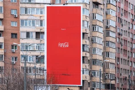 Coca Cola cria outdoor garrafa invisível que o cérebro vê