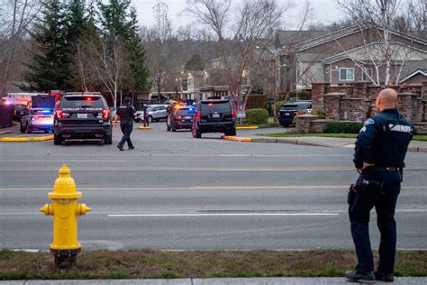 Heres The Latest On 2 Puyallup Police Officers Wounded In A Standoff