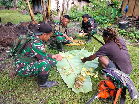 Kedekatan Satgas Yonif Raider 200 BN Dengan Masyarakat Elelim Sumbawanews