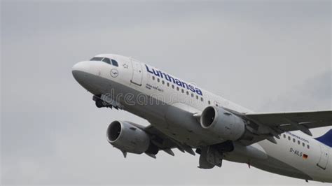 Airbus A319 Of Lufthansa Takeoff Stock Video Video Of International