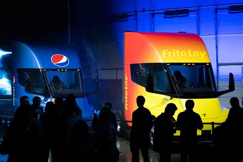 Pepsi to deploy 100 Tesla Semis in 2023