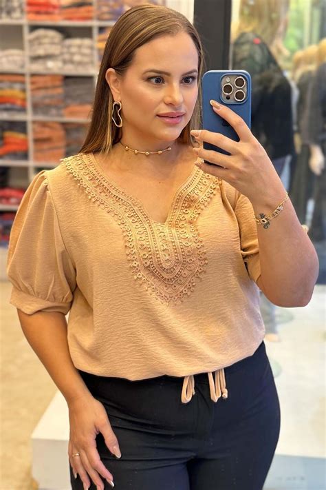 Blusa Plus Size Detalhe Em Guipir Bege Vk Moda Plus Size